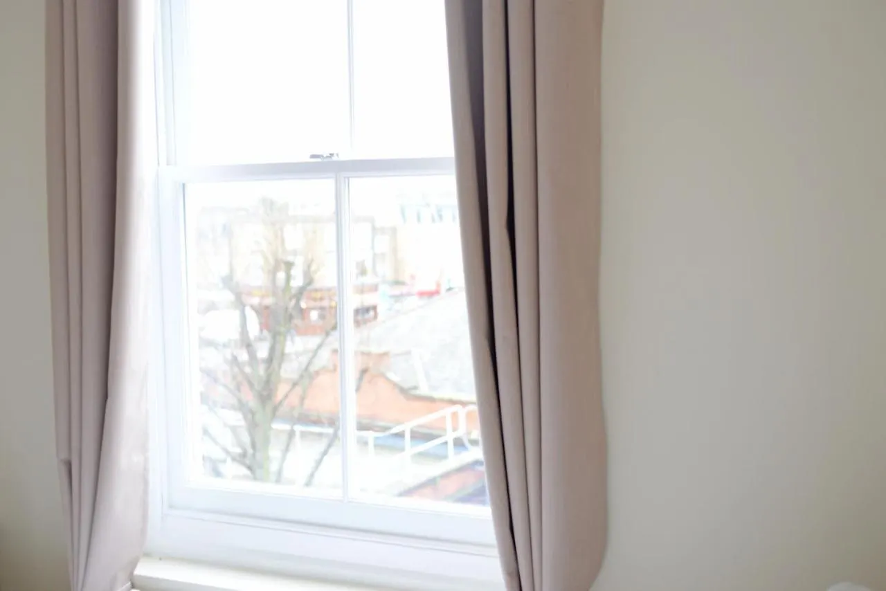 London'S Central East End 2 Bedroom City Apartments Regno Unito