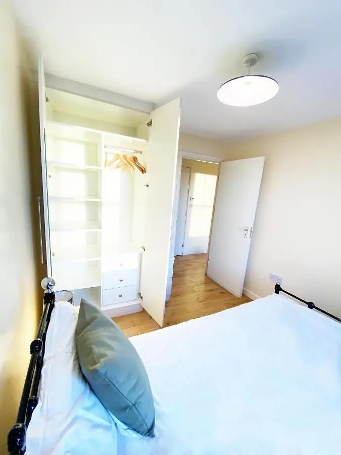 London'S Central East End 2 Bedroom City Apartments Regno Unito