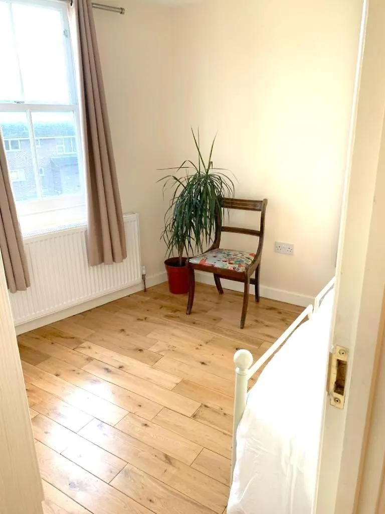 London'S Central East End 2 Bedroom City Apartments  Londra