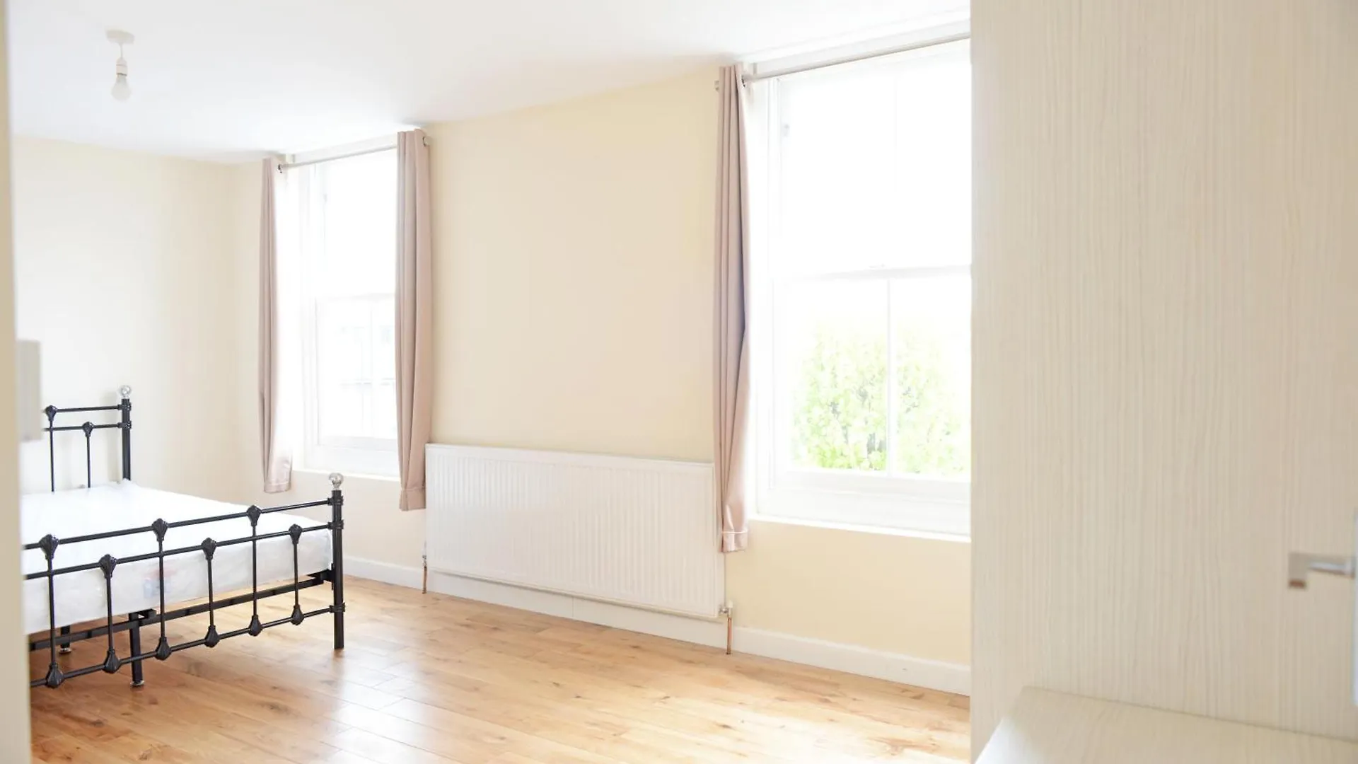 London'S Central East End 2 Bedroom City Apartments Regno Unito