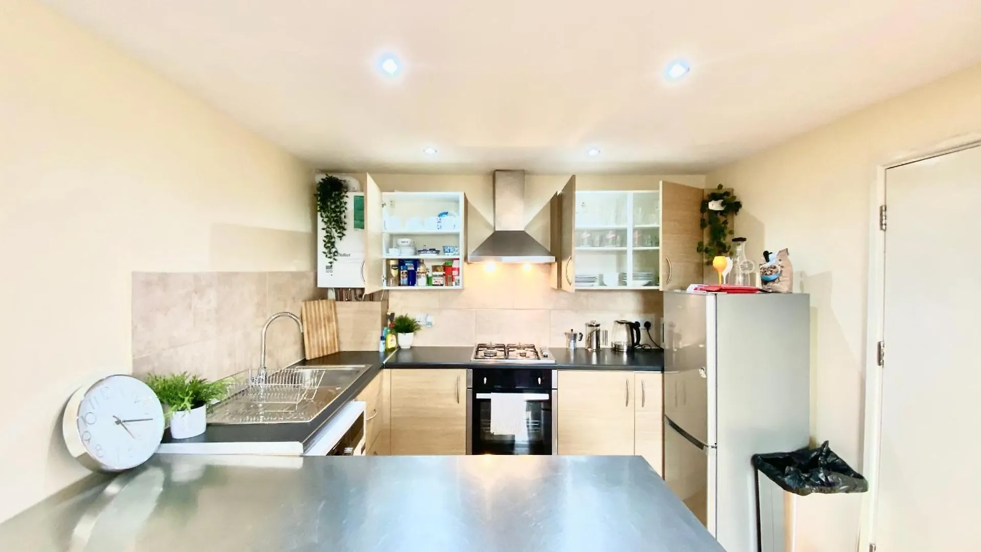 London'S Central East End 2 Bedroom City Apartments