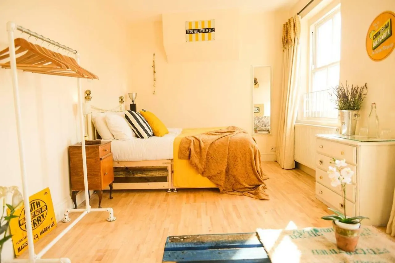 London'S Central East End 2 Bedroom City Apartments Regno Unito